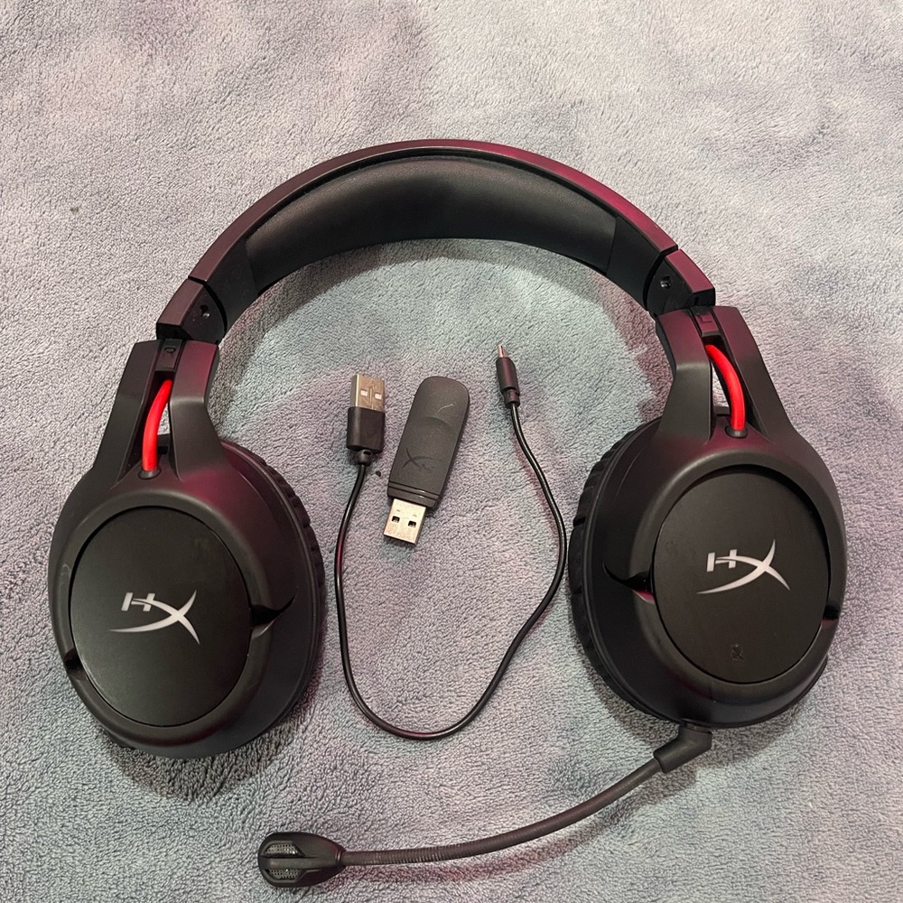 HyperX Black/Red HyperX Cloud Flight Wireless Gaming Headset